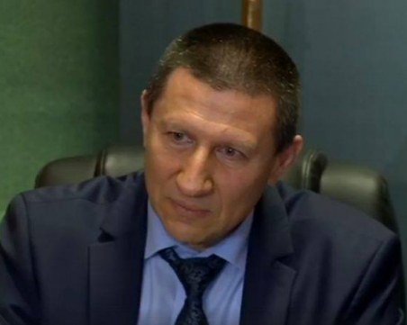 Ново! Росен Ангелов притискал Кети да го вкара в домовете на заможни столичани, за да ги обере