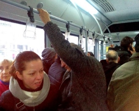 Пловдивските кондуктори декларират, че няма ... да падат