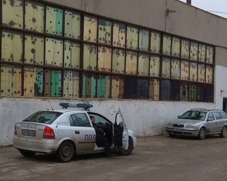 Простреляха мъж в завод за дограма ОБНОВЕНА