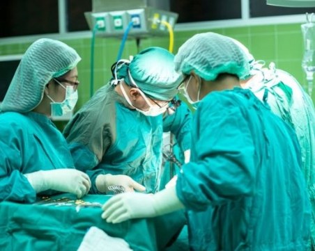 Спасиха живота на 4-месечно бебе с огромен тумор