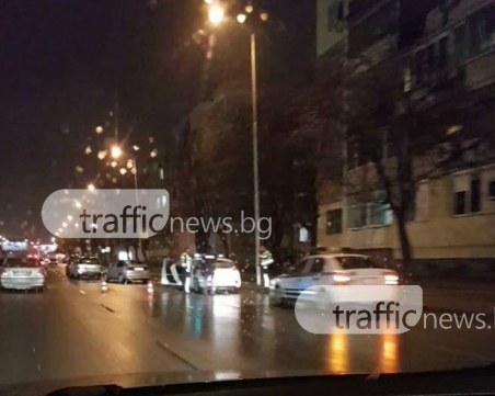 Верижна катастрофа в Пловдив! Три автомобила се нанизаха на бул. “България“ СНИМКИ