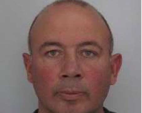 Ето го мъжа, който наръга жена с нож! Придвижва се със 