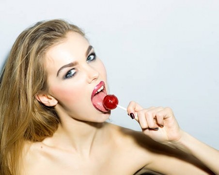 Пет от най-силните сексуални фантазии на жените и какво означават те