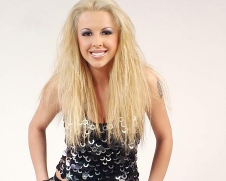 Помните ли фолк певицата Кати? Залюби кмет от Югозапада