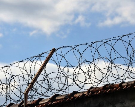 Затворник избяга от затвора в Стара Загора, хванаха го с превишена скорост
