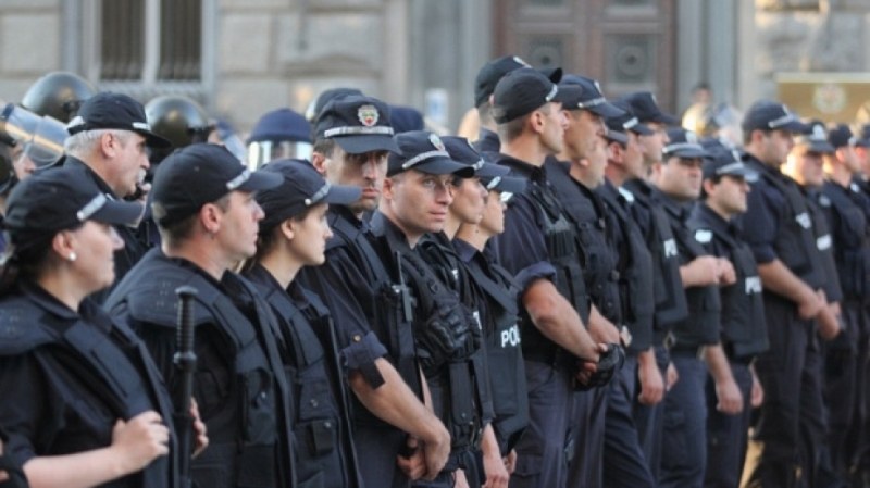 Правителството отпусна още 100 милиона за полицаите, протести обаче ще има