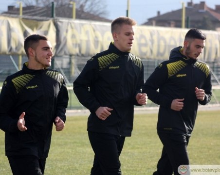 Ботев ще обиграва двама във Втора лига