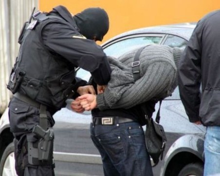 Международна група за незаконни тв услуги, водена от грък в България, беше разбита