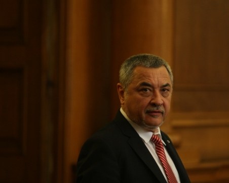 Валери Симеонов не е съгласен с допълнителни пари за МВР, нарече протестите “рекет“