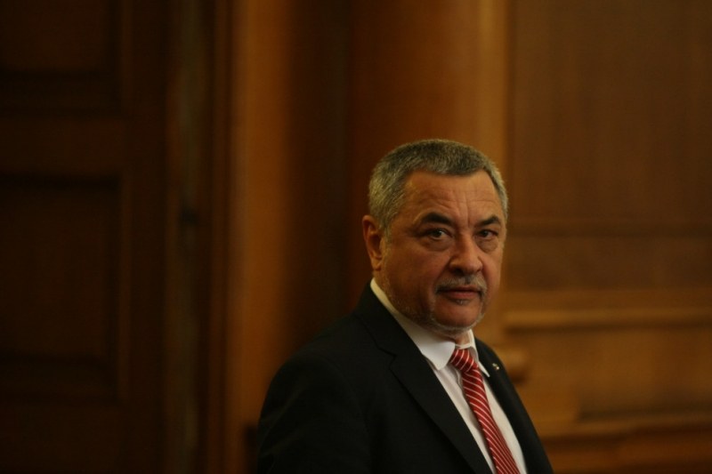 Валери Симеонов не е съгласен с допълнителни пари за МВР, нарече протестите “рекет“