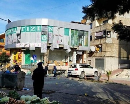 Голям взрив избухна в Албания, осем души са ранени ВИДЕО