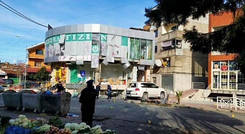Голям взрив избухна в Албания, осем души са ранени ВИДЕО