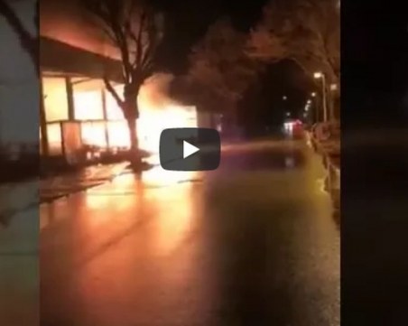 Има задържани за пожара в район Южен тази нощ ВИДЕО