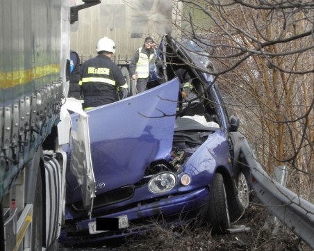 Отново смърт на пътя! Тир и две коли са смазани след тежка катастрофа на пътя за София