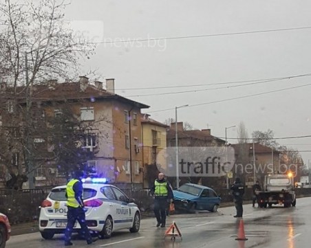 Пиян шофьор е предизвикал катастрофата до ВСИ, двама са пострадали СНИМКИ