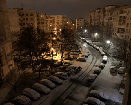 Пловдив побеля от първия сняг! СНИМКИ