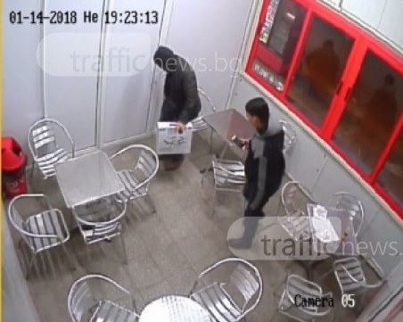 Тези двамата отмъкнаха дрон от дюнерджийница в Кючука! Познавате ли ги? СНИМКИ