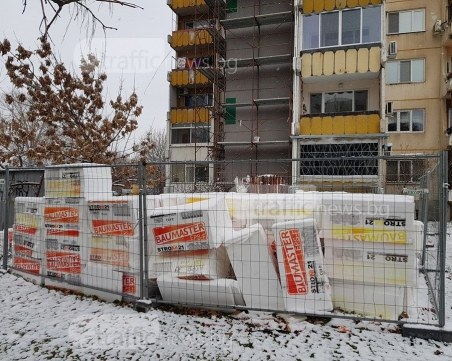 Санират блок в Пловдив със... снежен стиропор СНИМКИ