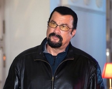 Актриса обвини Стивън Сегал за секс тормоз в София