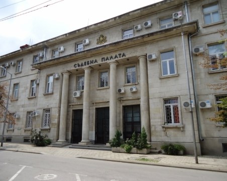 Лекар влиза зад решетките за смъртта на бебе