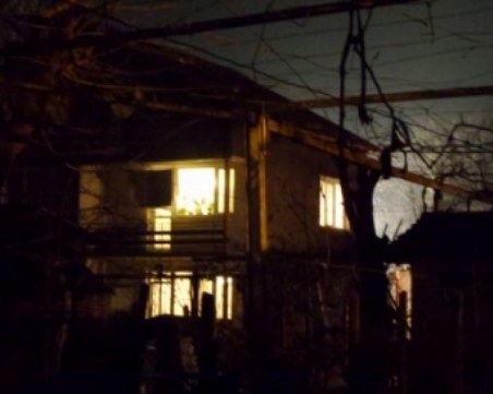 Освободиха две сестри, държани от майка им в къща от години