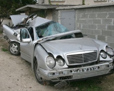 Само прясна кръв изкушава “гробищните“ адвокати