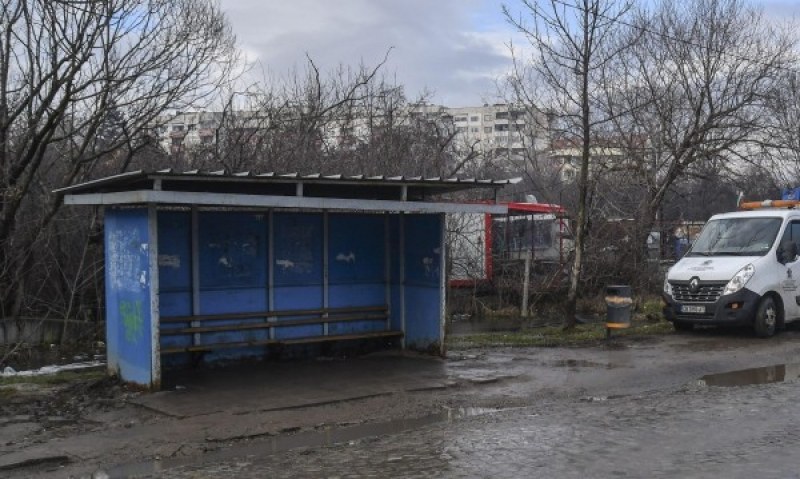 Кьоркитюк пиян връхлетя спирка и я помете
