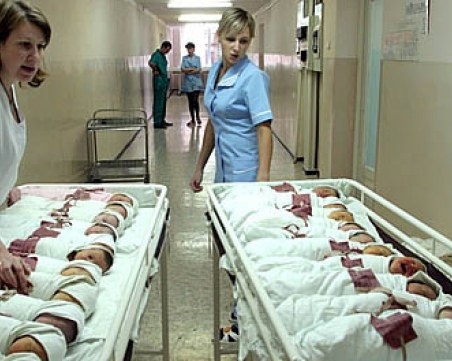Акушерките се обединиха: Искаме по-високи заплати