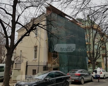 Бизнесдама брои 480 хил. лева за етаж от къща в сърцето на Пловдив СНИМКИ