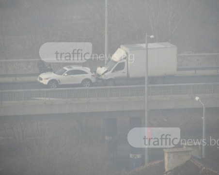 Джип и камион се целунаха на надлез Родопи СНИМКИ