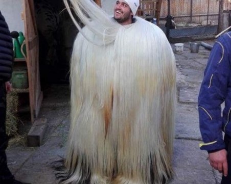 Кукерски костюм - кандидат за Гинес бе купен за 22 000 евро