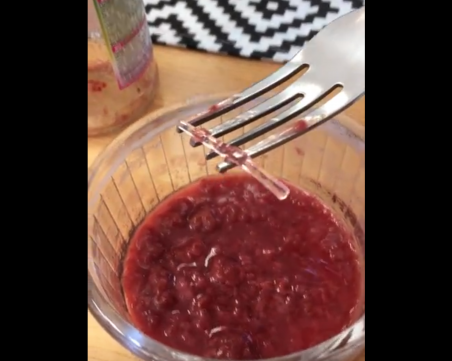 Мъж откри стъкло в сока си, иска финансово обезщетение ВИДЕО