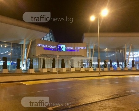 Полицай накара пловдивчанин да прави кръгчета на летище София СНИМКИ