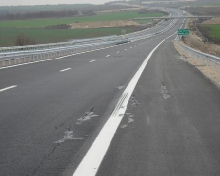 Полицаи стреляха по контрабандист на магистрала Марица, той се опита да ги прегази