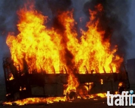 52-ма души загинаха при запалване на автобус