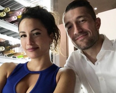 Футболен национал стяга сватба със знойна италианка СНИМКИ