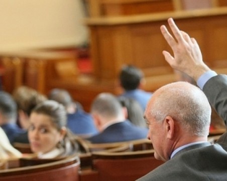 Народното събрание се събира извънредно за обсъждане вота на недоверие