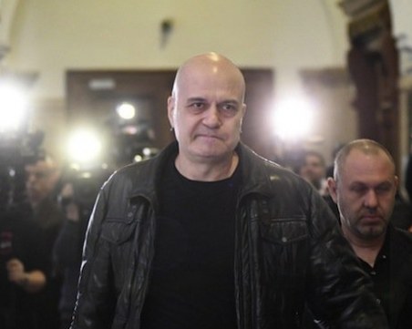 Слави Трифонов представя 