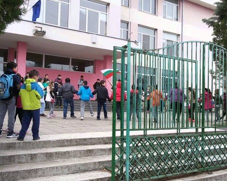 Удължиха ваканцията в Куклен, пуснаха и учениците в Пазарджик