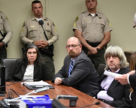 Доживотен затвор очаква двамата родители, държали децата си в окови