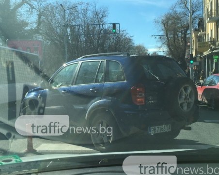 На какво е способен пловдивчанин, за да си спести цели 50 метра!... ВИДЕО