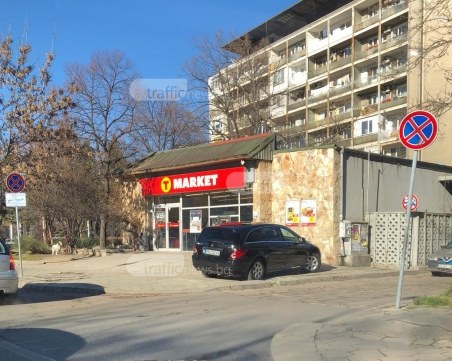 Няма места за паркиране в Пловдив? А тротоарите за какво са? СНИМКИ