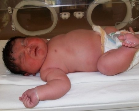 Пловдив държи рекорда за най-тежко бебе ВИДЕО