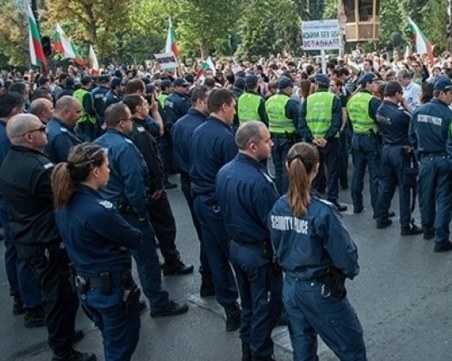 Полицаите с нови заплати на 1 март