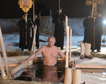 Путин се потопи в ледените води на езеро