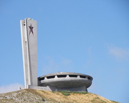 Разпродават мозайките от Чинията на Бузлуджа в интернет