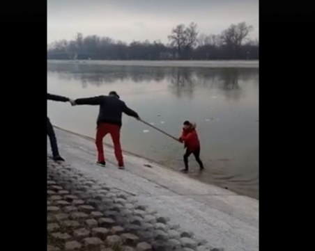 Пловдивчани спасиха момче, паднало в Гребната база ВИДЕО