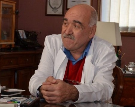 Шефът на НЗОК за борбата срещу грипа: Греяна ракийка, чесън и малко сол