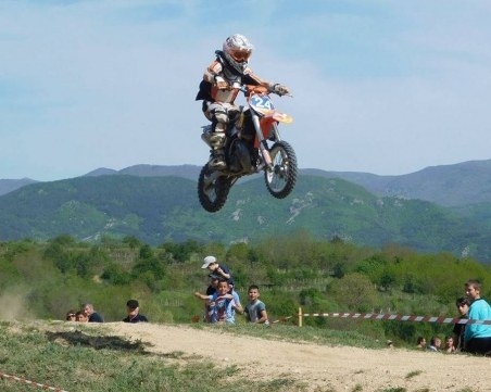 11-годишен талант от Пловдив е номер 1 в мотоциклетизма ВИДЕО И СНИМКИ