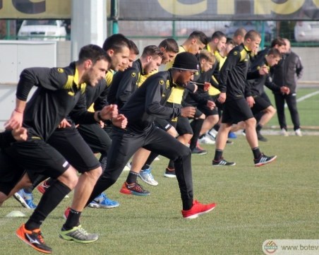 Ботев започна лагера в Анталия с 25 футболисти